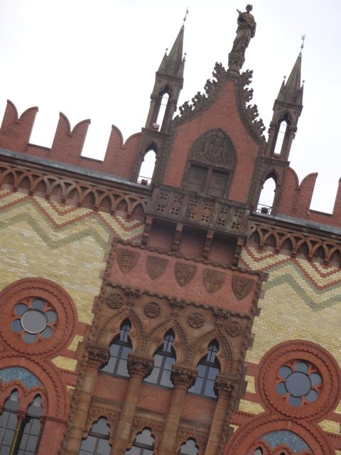 Rare architectural colour in Glasgow