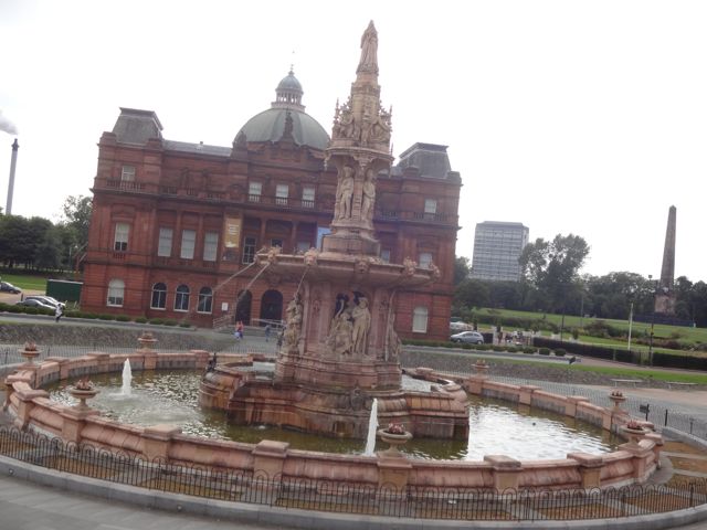 Doulton Fountain in front of the People's Palace
