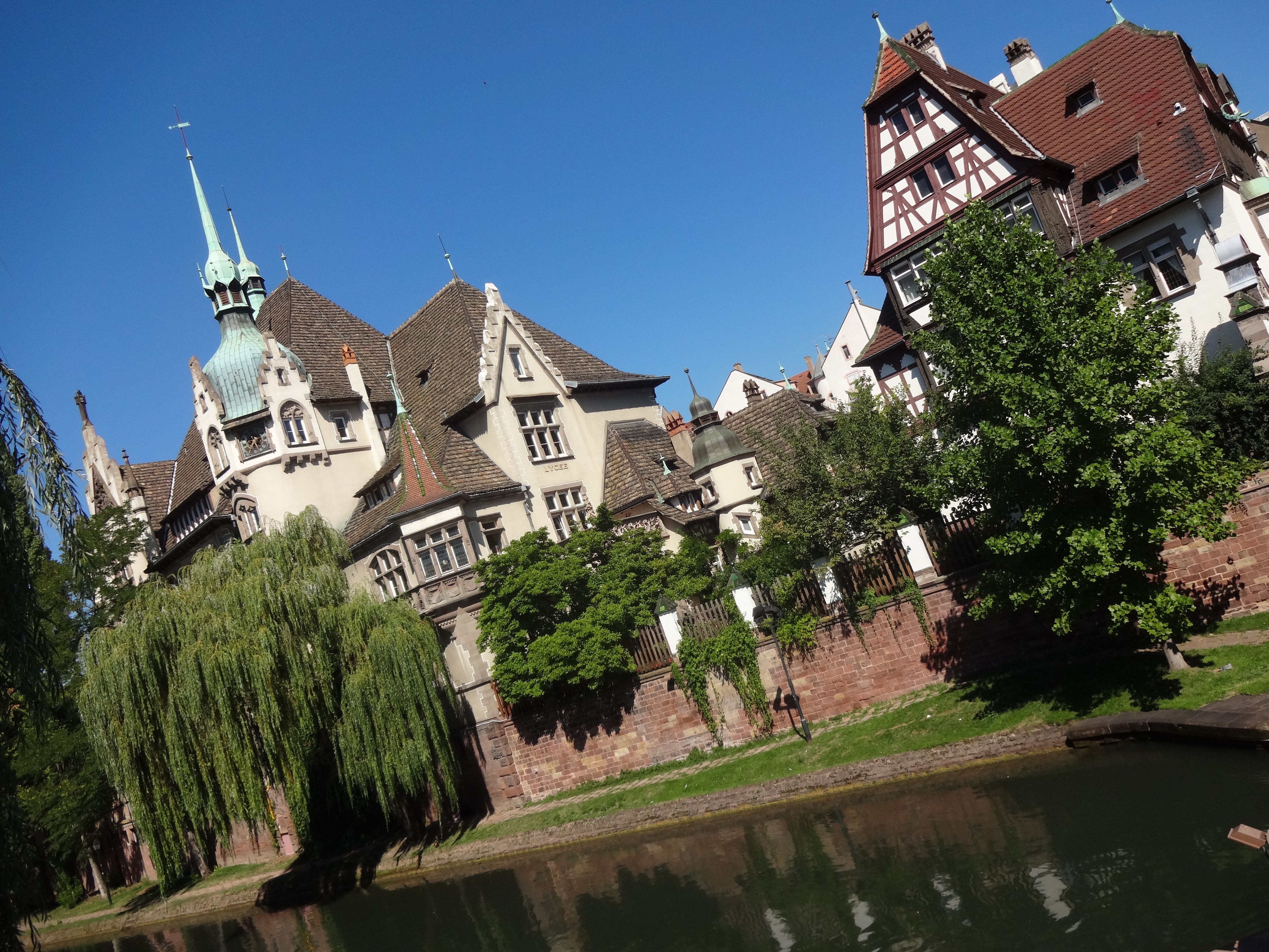 Lycée International des Pontonniers on the L'Ill