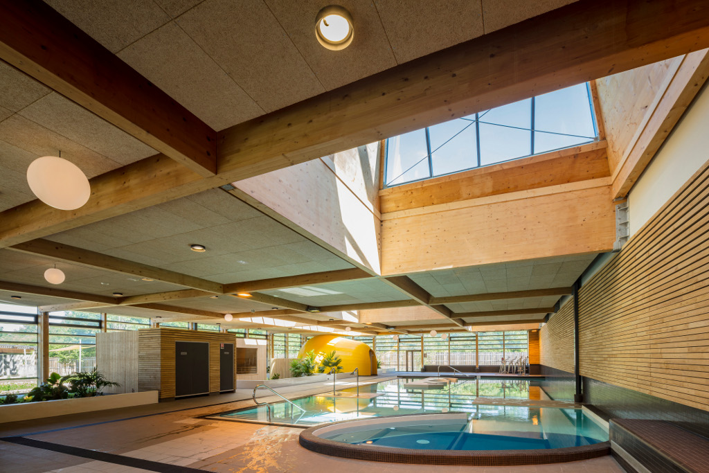 Difficulté supplémentaire, la piscine des murs à pêches est un bassin écologique. Piscine Ã©cologique des Murs Ã  PÃªches de Montreuil par Coste