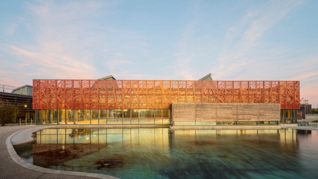 Plongee Dans La Piscine Des Murs A Peches Via93