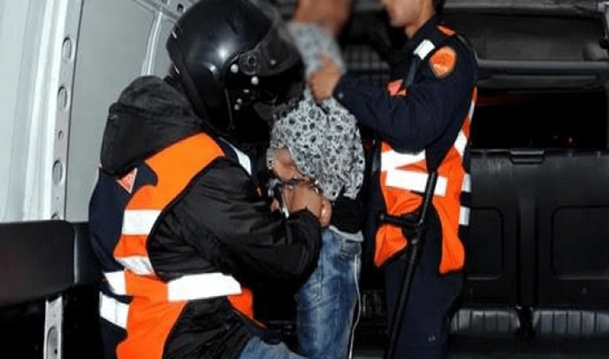 عصابة تستهدف السائقين بـ“الضوضانات” العشوائية.. تقع في قبضة الأمن