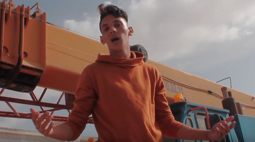 عائلة مغني راب بالعيون محكوم بأربع سنوات سجناً تعتذر للملك و تطالب بإطلاق سراح ابنها