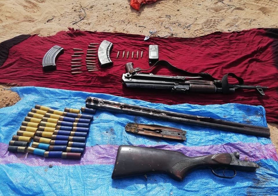 تفكيك شبكة للإتجار الدولي في المخدرات بالطنطان وحجز سلاح كلاشينكوف/بنادق و رصاص!
