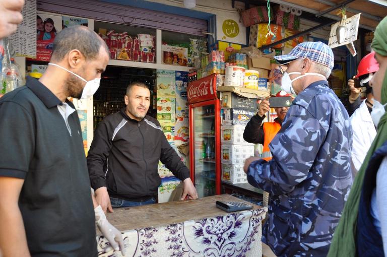 بوجدور: ابا عبد العزيز يراقب الأسواق والمحلات التجارية..