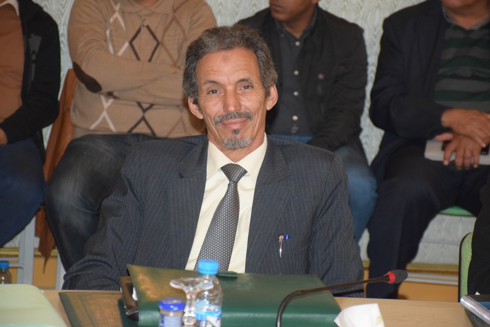 غريب. هذه حقيقة الحرب الإعلامية البئيسة ضد “مبارك الحنصالي” مدير أكاديمية العيون