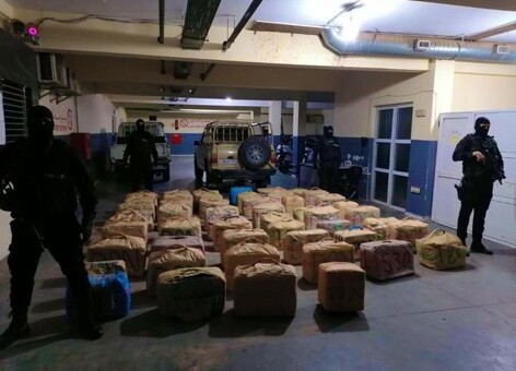 عملية أمنية تمكن من حجز 590 كيلوغراما من الشيرا في أرض خلاء بين العيون والسمارة