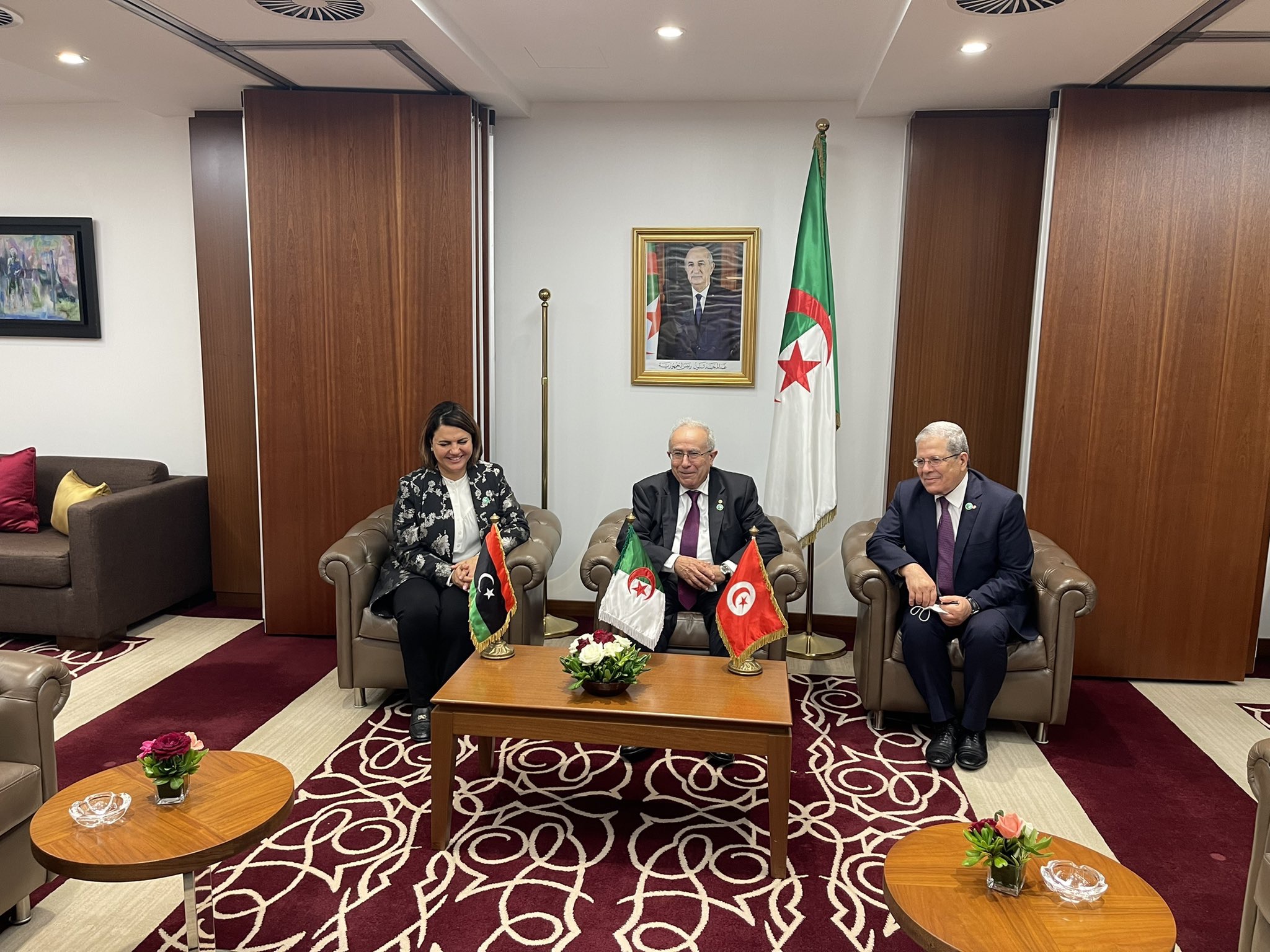 بالتزامن مع التصعيد ضد المغرب.. الجزائر تعلن عن تقارب جديد مع ليبيا وتونس