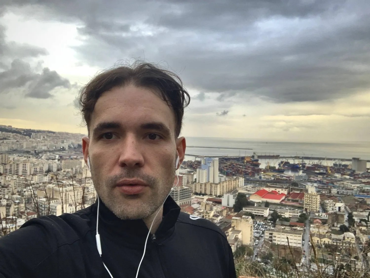عائلة الصحفي الفرنسي “غيليز” المحتجز في الجزائر تعبر عن خيبة أملها بعد غياب تفاعل مبابي وبنزيما وزيدان مع مناشداتها وتدعو إلى تحرك أوسع لإنهاء معاناته