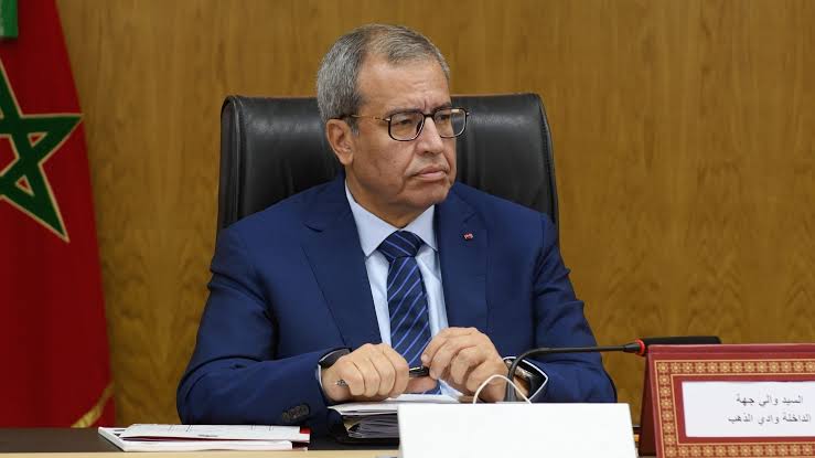 هل يتراجع والي الداخلة عن قرار تفويت بقع المواطنين لصالح توسعة المطار؟