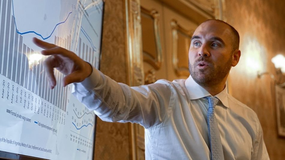 FMI: Guzmán deberá «rollear» deuda en pesos por entre el 120% y el 150%