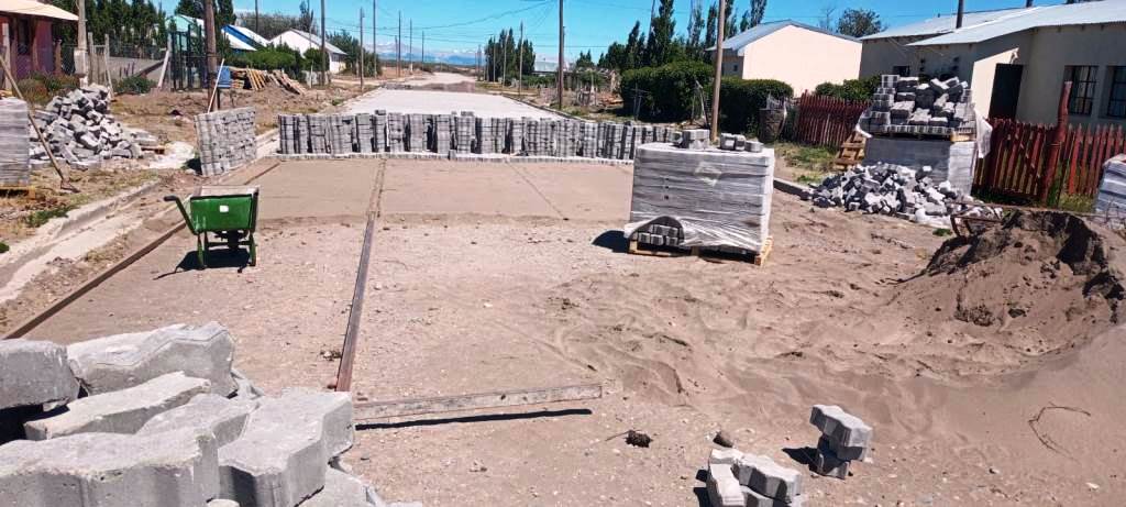 Lago Blanco: Vialidad comenzó la construcción de pavimento en calles estratégicas de la localidad