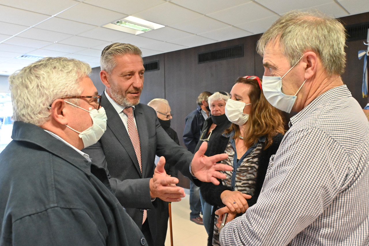 Incendios en Península: Arcioni comprometió  $30 millones no reintegrables a productores afectados