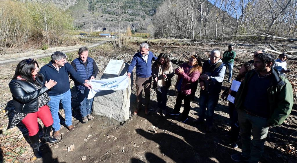 El Hoyo: Arcioni inauguró la Escuela Inicial N°4405 y colocó la piedra fundacional para la futura Escuela Técnica