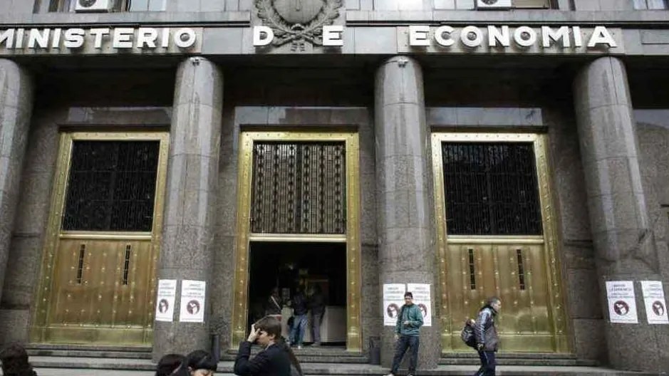 Los grandes desafíos de Batakis: entre la escasez de dólares, los pesos que sobran y el FMI