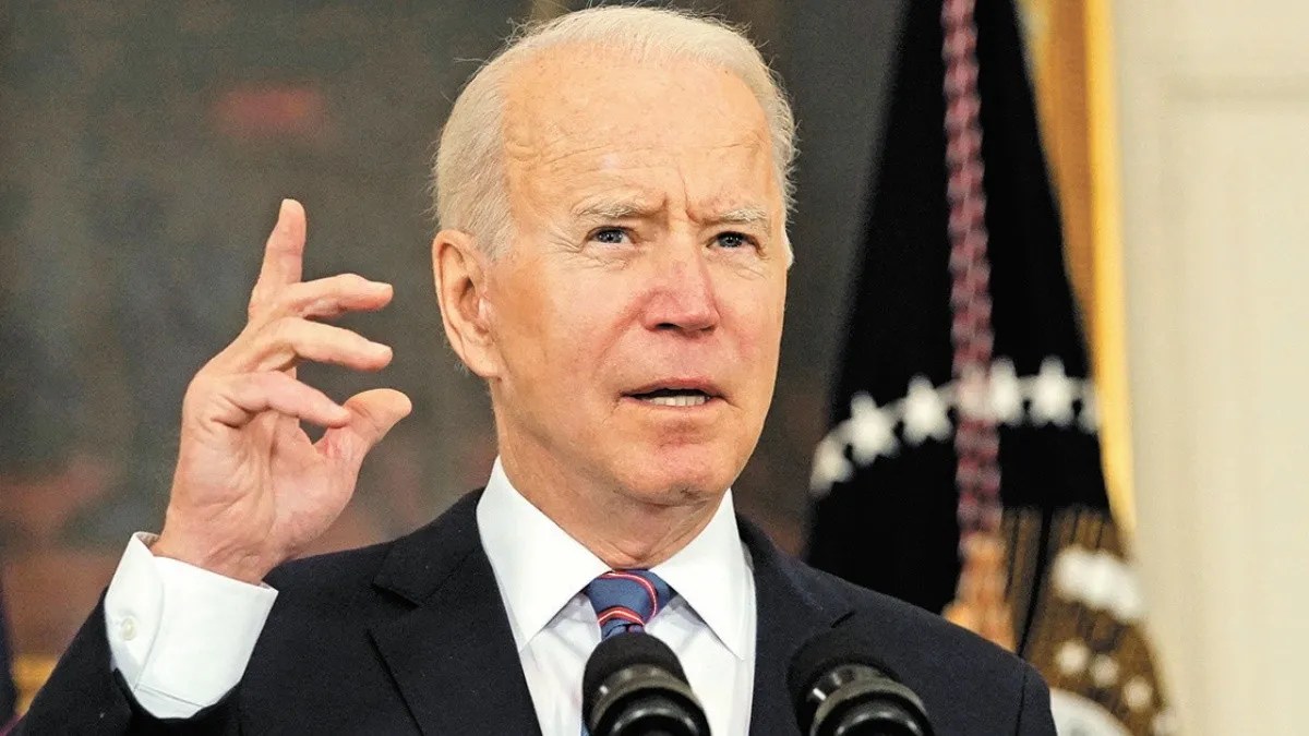 «Fin de la cita»: Biden leyó instrucciones en vivo y hasta Elon Musk se burló