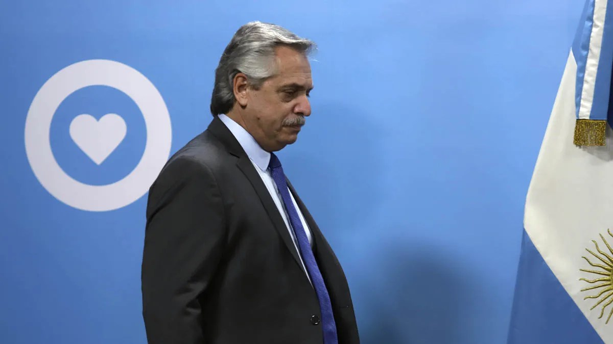 Vendaval de versiones y carrusel de escenarios políticos