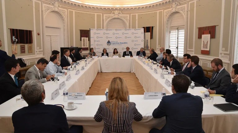 Batakis confirmó ante el FMI que tiene total apoyo político para más ajuste