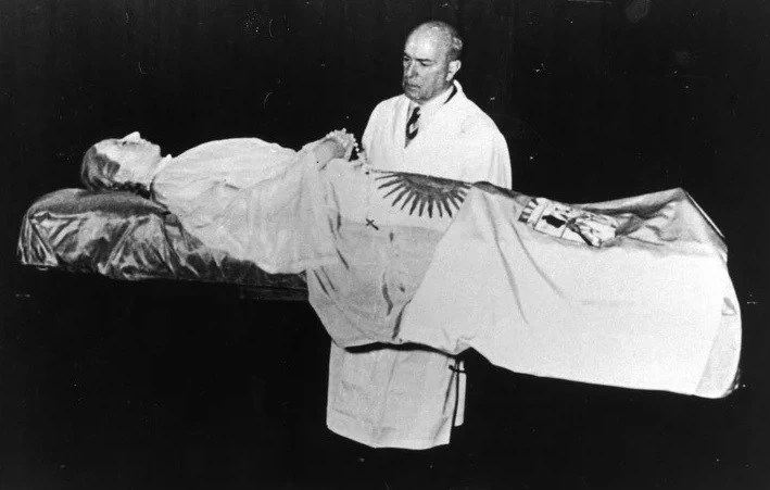 A 70 años de su partida: La historia detrás del embalsamamiento del cadáver de Evita