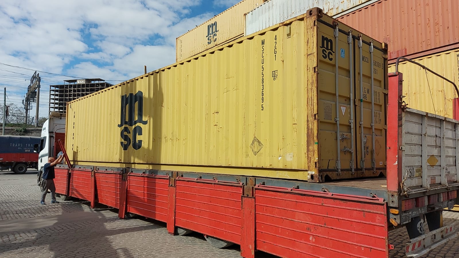 Provincia entrega contenedores para producción de cannabis medicinal en Puerto Madryn