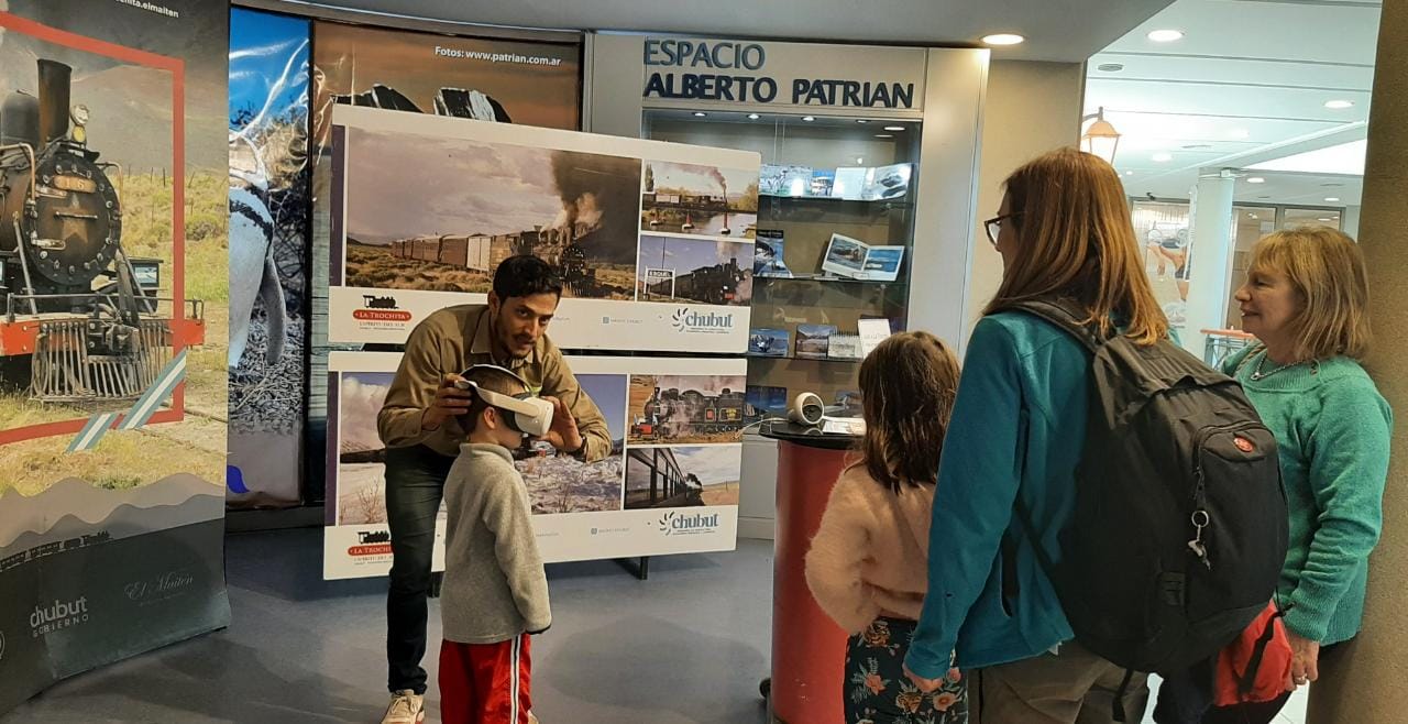 Un viaje en el tiempo: La Trochita promocionó sus 100 años en Puerto Madryn
