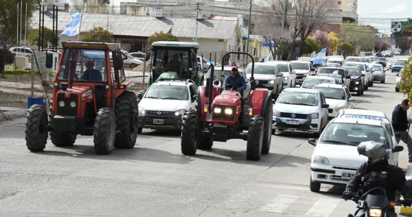 Tractorazo en el Valle: chacareros piden la intervención de fuerzas federales hasta que Provincia pueda resolver
