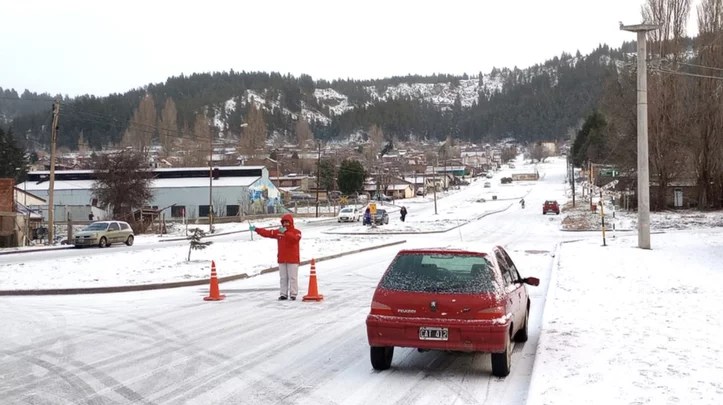 Esquel: fuertes operativos para garantizar el fin de semana largo turístico pese a la nieve