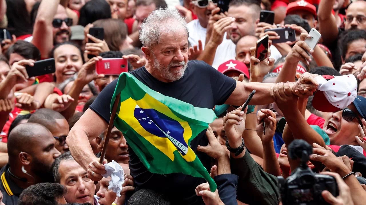 Elecciones en Brasil: Lula se posiciona como el favorito con el 50% de intención de voto
