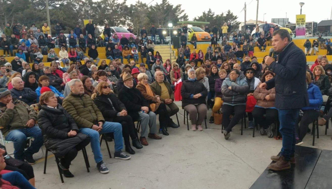UCR: Desde Playa Unión, Facundo Manes presentó la propuesta de ‘Empatía’ para Chubut