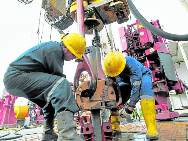 Hidrocarburos: la empresa Capetrol avanza en las áreas Río Mayo y Sarmiento con 5 pozos perforados