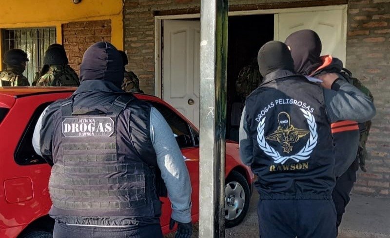 Operativos y golpe a 7 ‘kioscos’ de droga en Comodoro, Rawson y Trelew