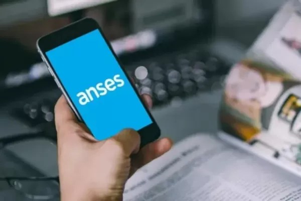 Beneficiarios de Anses: cómo solicitar devolución del 15% en compras con tarjeta de débito
