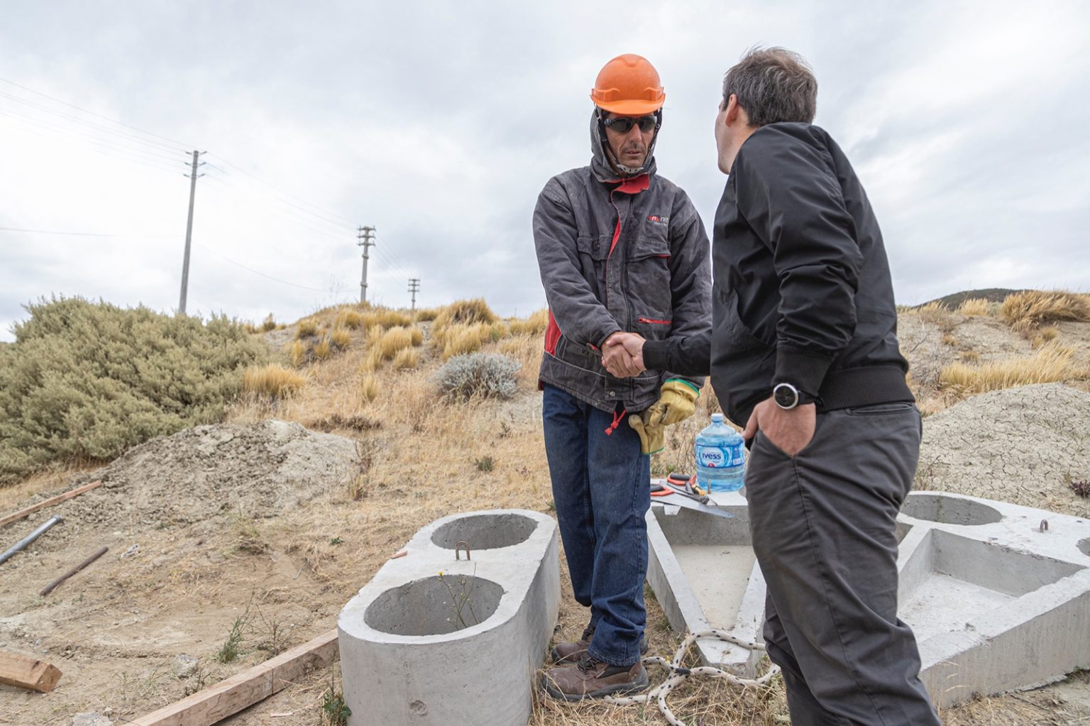 Comodoro: Luque supervisó los avances de la red eléctrica en Gesta de Malvinas
