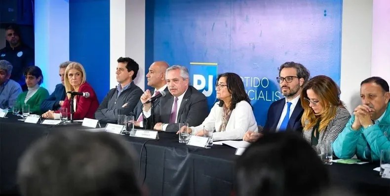 Se activó la mesa electoral del FdT: apuran la candidatura de Alberto y deslizan la de Cristina