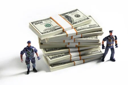 Las Provincias acumulan dólares para pagar sus deudas: Chubut debe afrontar 2 pagos de U$S25 millones y posee U$S 45 millones