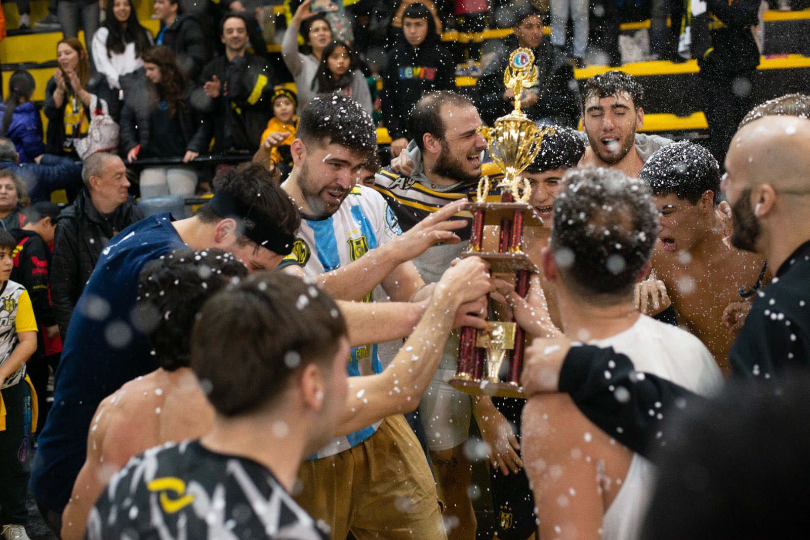 Basquet ABECH: el Aurinegro le ganó a la Banda por 82 a 63 y se alzó con el quinto título