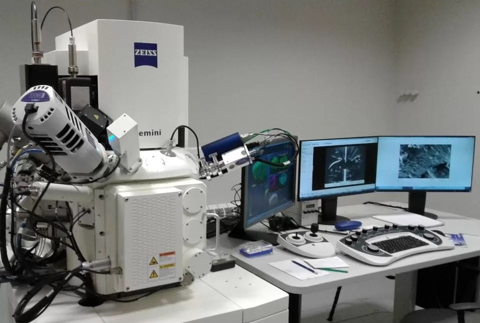 La Policía del Chubut y Aluar firmaron un convenio que permitirá el uso de microscopios electrónicos para la investigación 