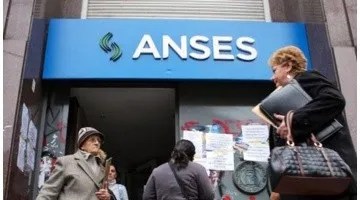 Jubilados- cuánto cobrarán en agosto con los dos nuevos bonos más el aumento