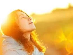 No descuides la Vitamina que ‘te hace sonreir’: ¿cómo afecta y cómo se obtiene?