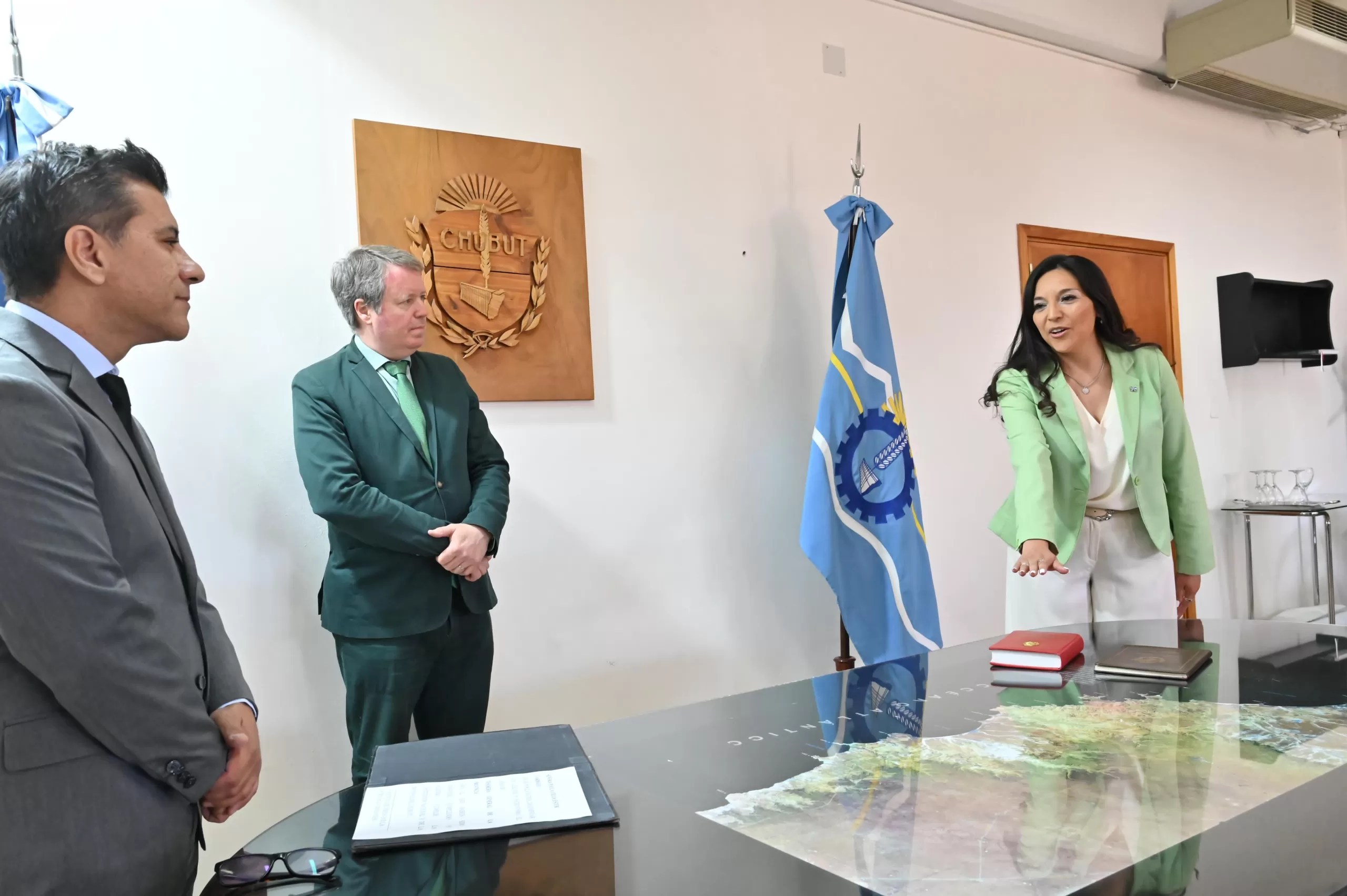 Asumieron nuevos funcionarios en el Gabinete Provincial: Brandan a Pesca, Auteri a Empleo y Cardozo en Tesorería General