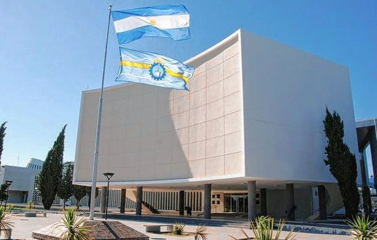Corte de vacaciones legislativas: el Ejecutivo chubutense convocó a extraordinarias con agenda de alto impacto