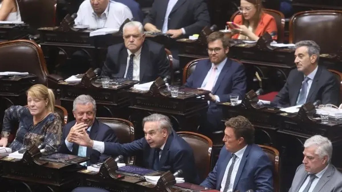 ¿Se caen las privatizaciones de Aerolíneas, RTA y Correo Argentino?: que bloques ya anticiparon que no acompañarán