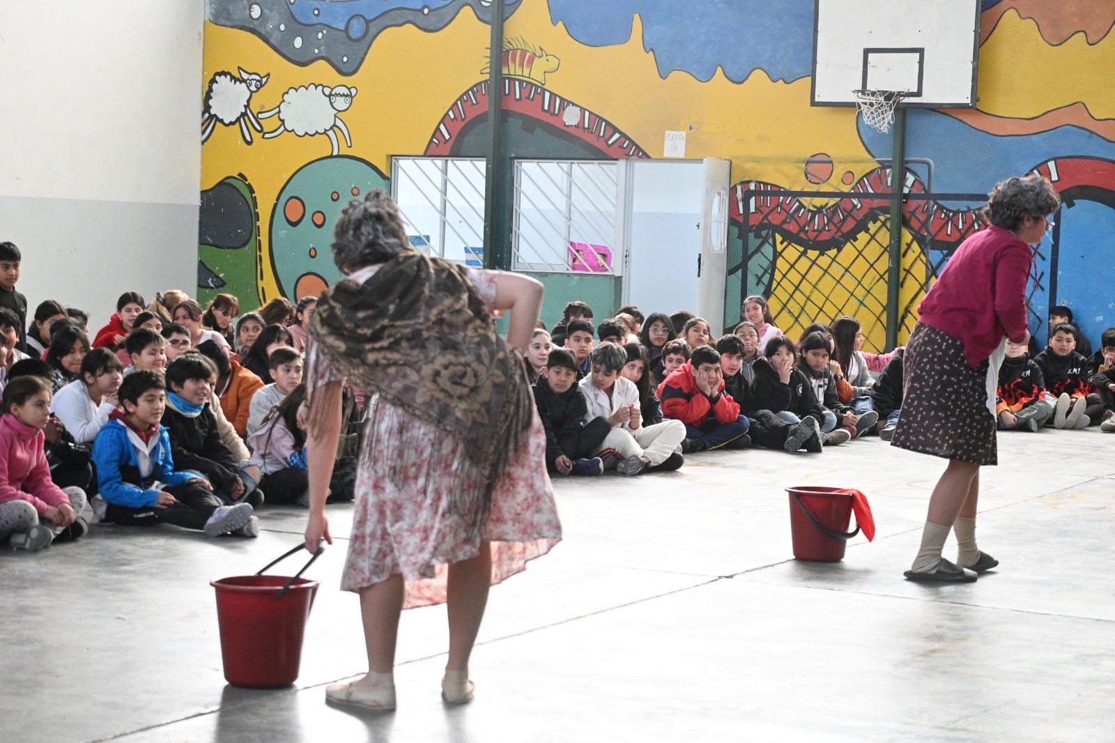 «Tita y Tula»: Los beneficios del teatro en la educación emocional en escuelas municipales de Madryn