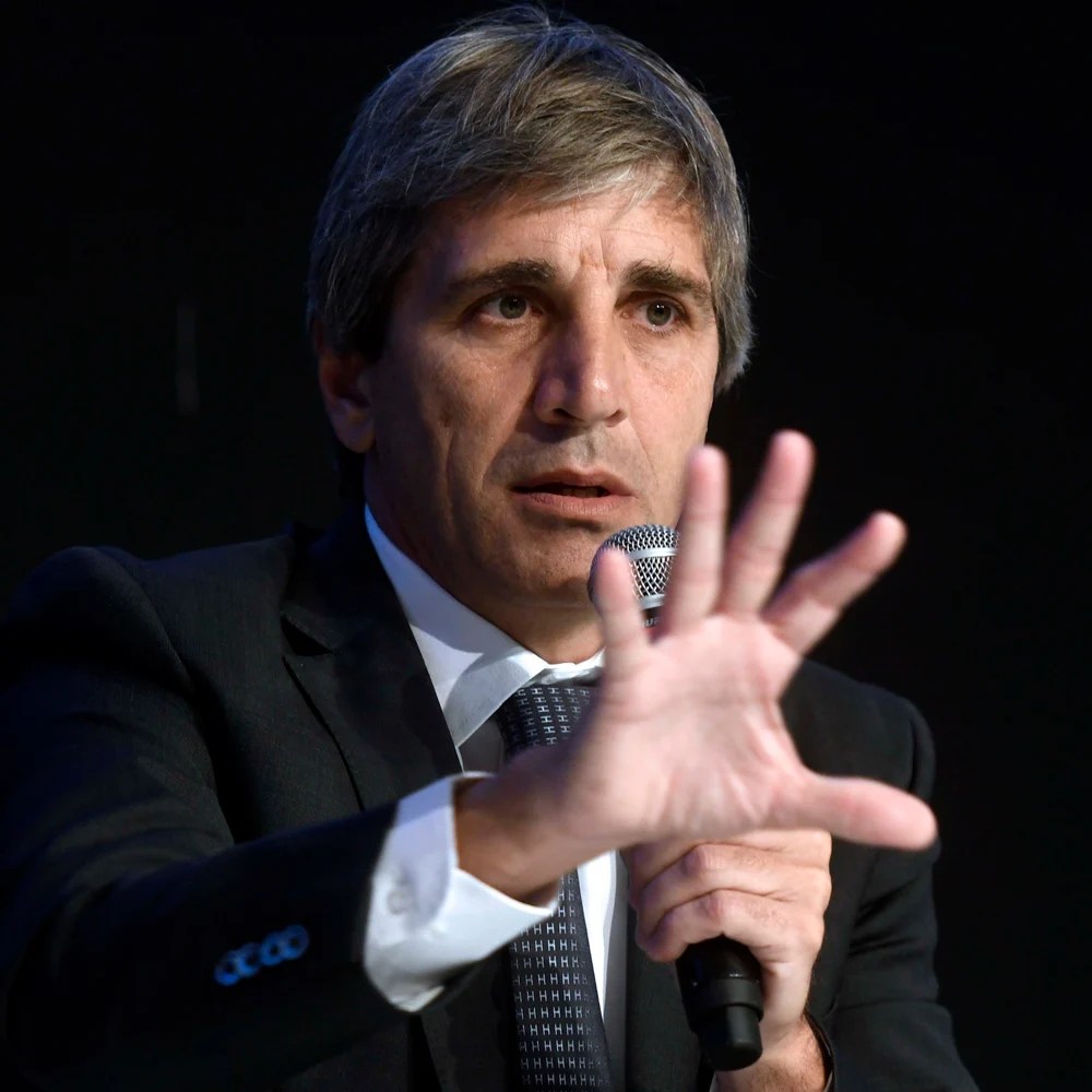 Caputo confirmó que desde septiembre baja 10 puntos el impuesto PAÍS