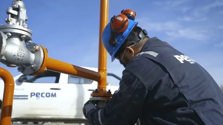 Hidrocarburos: Pecom cerró la compra de los principales yacimientos que deja YPF en Chubut
