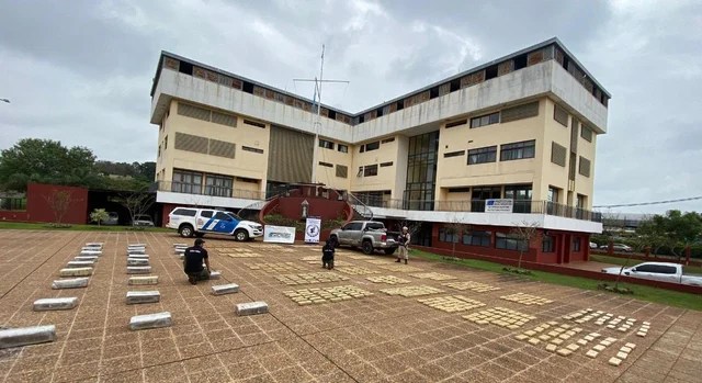 Detuvieron a un policía que transportaba mil kilos de marihuana en una camioneta 