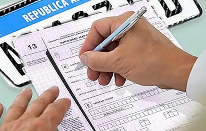 Eliminaron el pago de libre deuda para transferir autos usados: que pasa con las multas