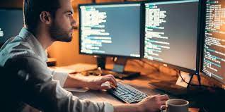 Día del Programador Informático: que hacen y dónde estudiar la carrera