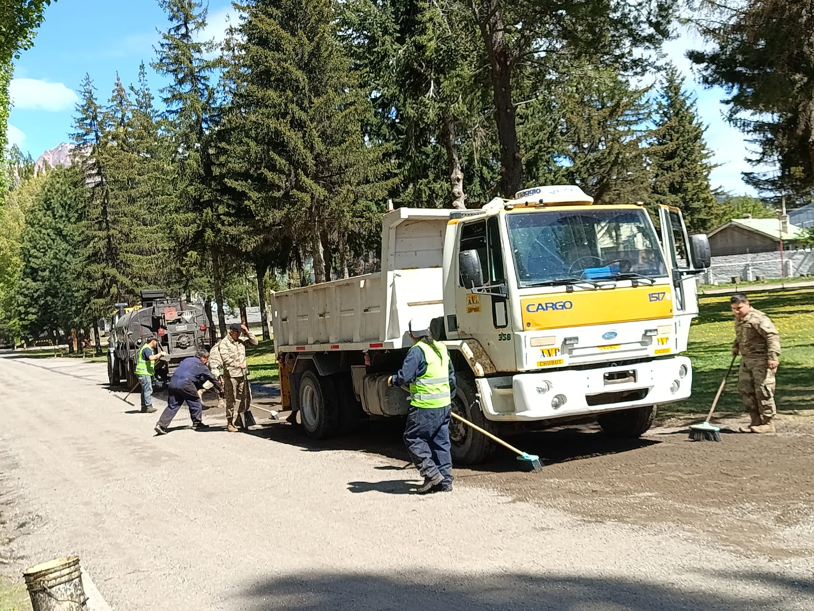 Vialidad Provincial avanza con trabajos de bacheo en rutas de la cordillera