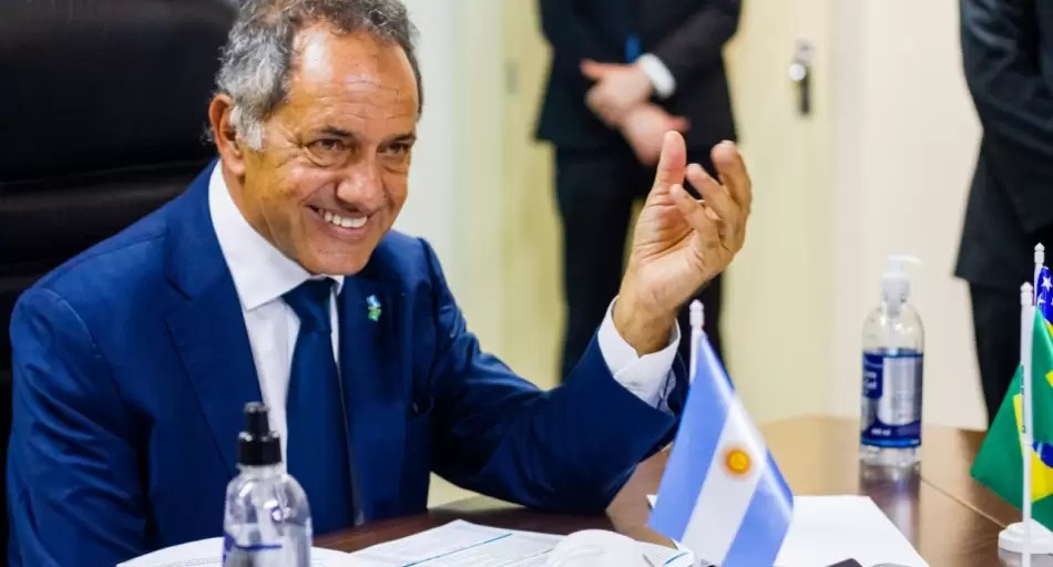 Obras prioritarias- Scioli firmó el acuerdo para modificar la traza de la Ruta 40 en Chubut